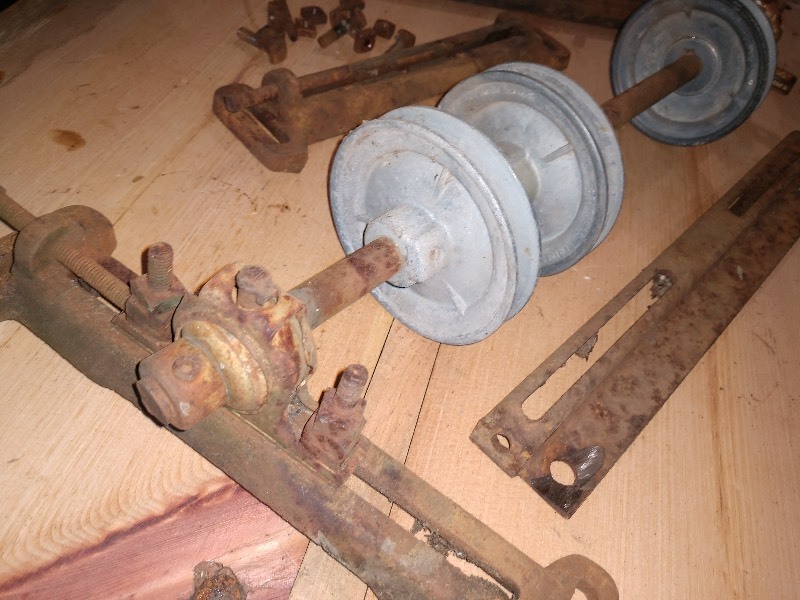 lot 119 image: Antique Pulley and Cast Iron Parts