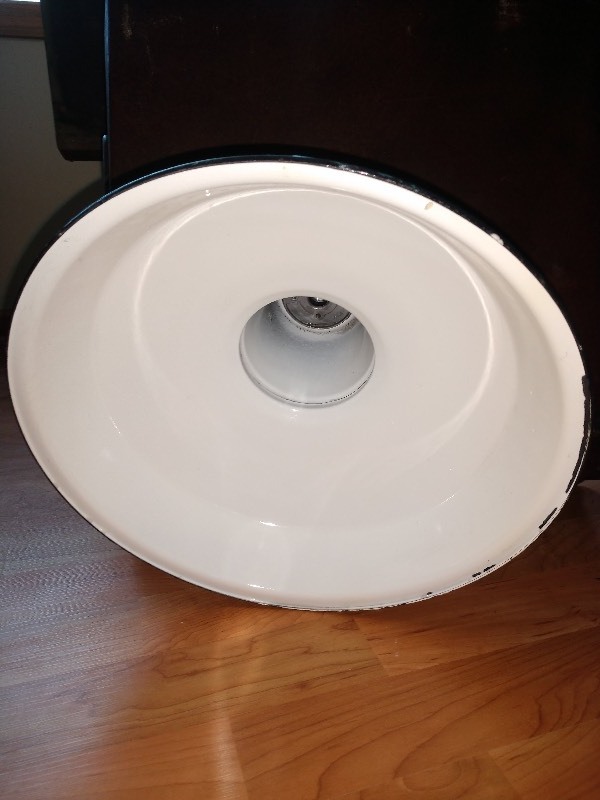 lot 134 image: Vintage Enamel Porcelain Light