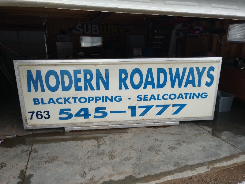 lot 138 image: Double Sided Outdoor Lightbox Sign