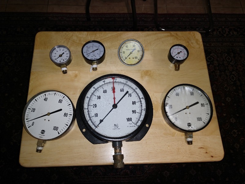 lot 141 image: Pressure Gauges (7)