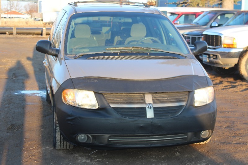 lot 2339 image: 2005 Chrysler Town & Country LX - Stow N Go -