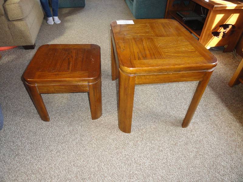 lot 8 image: Two Oak End Tables