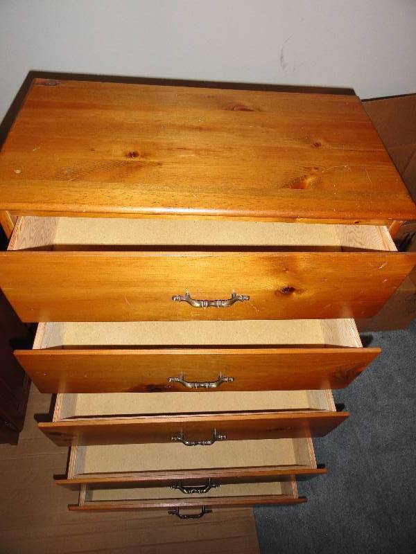 lot 15 image: Chest of Drawers