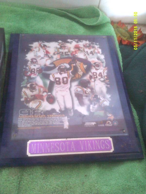 COLLECTIBLE VIKINGS PLAQUE , AND BOX