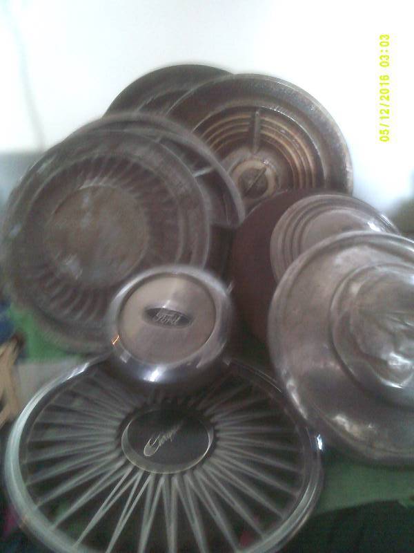 COLLECTIBLE HUBCAPS