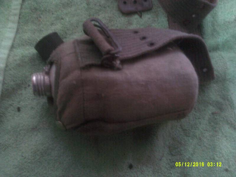 VINTAGE CANTEEN WITH HOLDER AND BELT