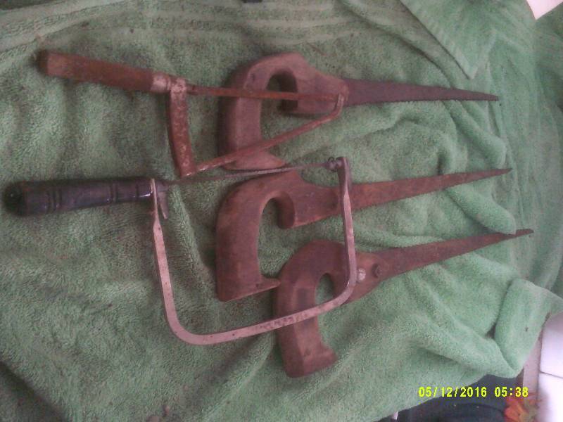 5 VINTAGE HAND SAWS