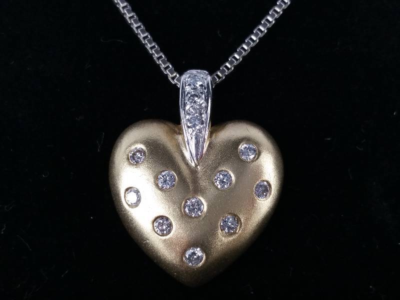 Diamond Heart Pendant in 18k Gold