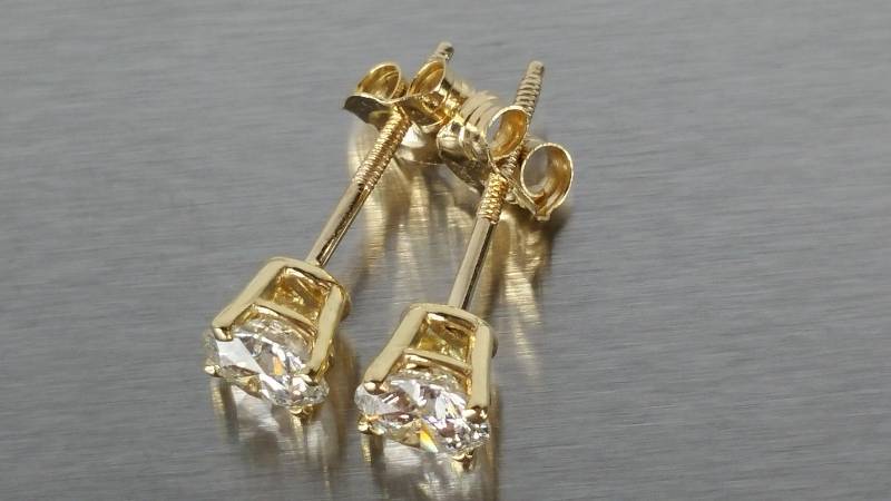 Diamond Stud Earrings in 14k Gold