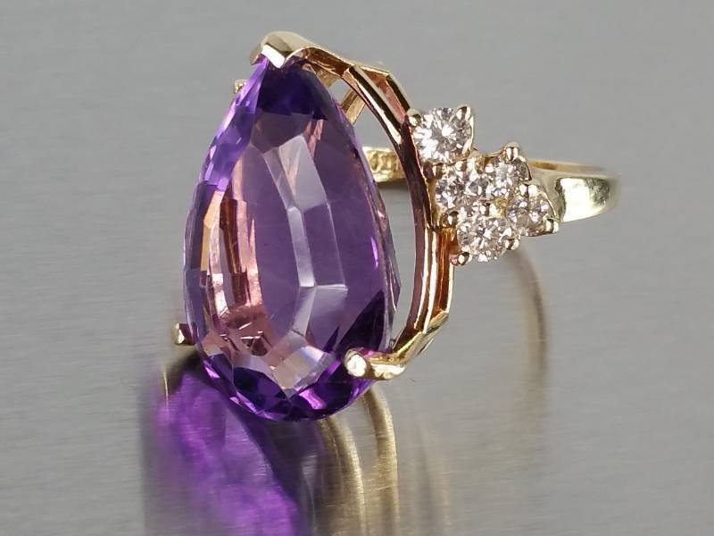 20ct Amythest and Diamond Ring in 14k Gold