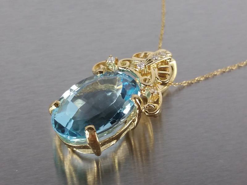 15ct Aquamarine and Diamond Pendant in 14k Gold