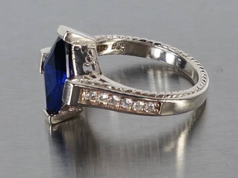 2ct Sapphire Ring