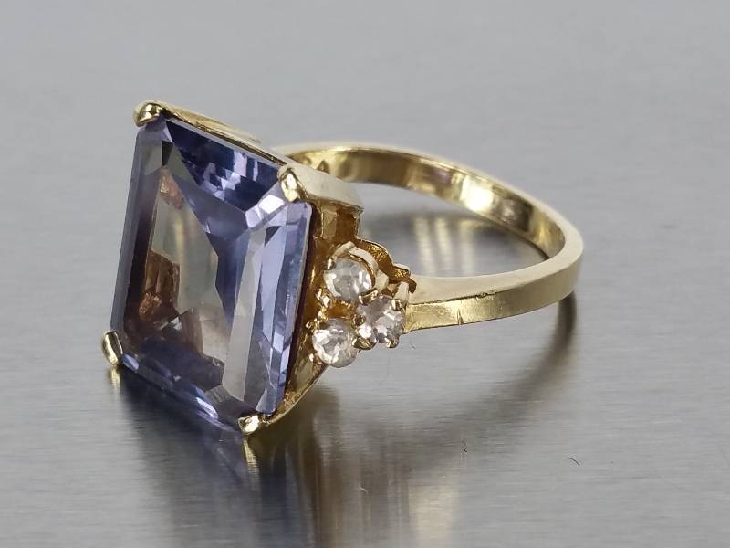 20ct Amethyst Ring in 10k Gold
