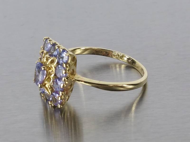 Tanzanite Ring in 14k Gold