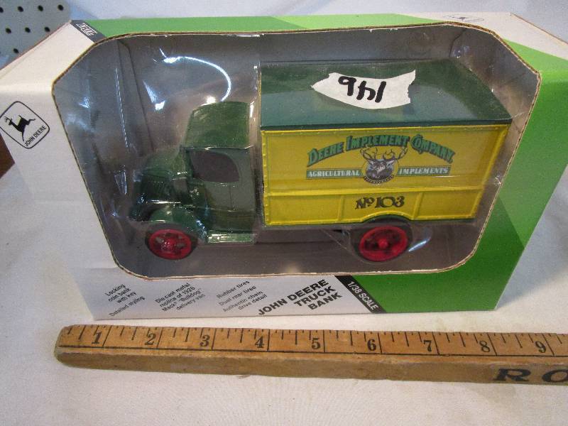 lot 3 image: John Deere 138th scale, #103 Truck Bank. Ertl #5564