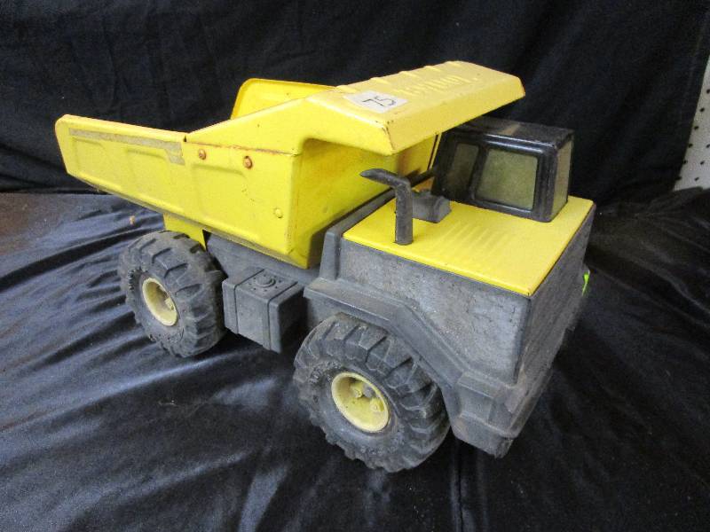 lot 24 image: Tonka Dump Truck