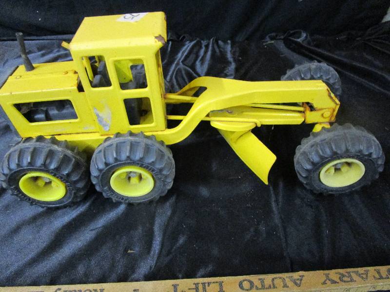 lot 26 image: Grader