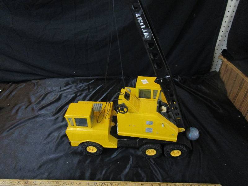 lot 32 image: Nylint Crane with Wrecking Ball