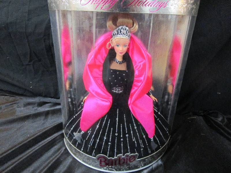 lot 43 image: Holiday Barbie Mattel 1998