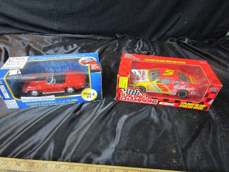 lot 47 image: 124 scale 1967 Corvette Roadster L71 Limited Edition 1 of 15,000, Nascar Racing champions 1997 Edition