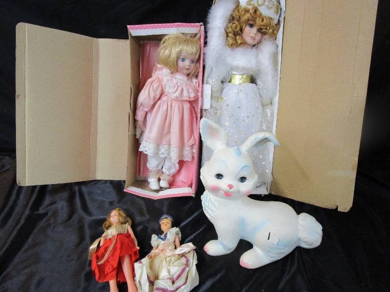 lot 51 image: Vintage Dolls Vintage Rabits(squeaks)
