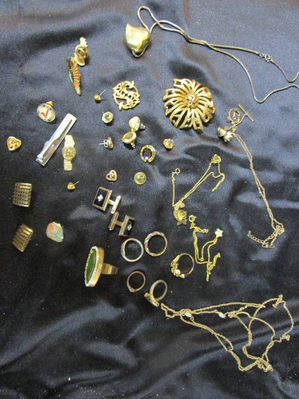 lot 54 image: Various Jewelry