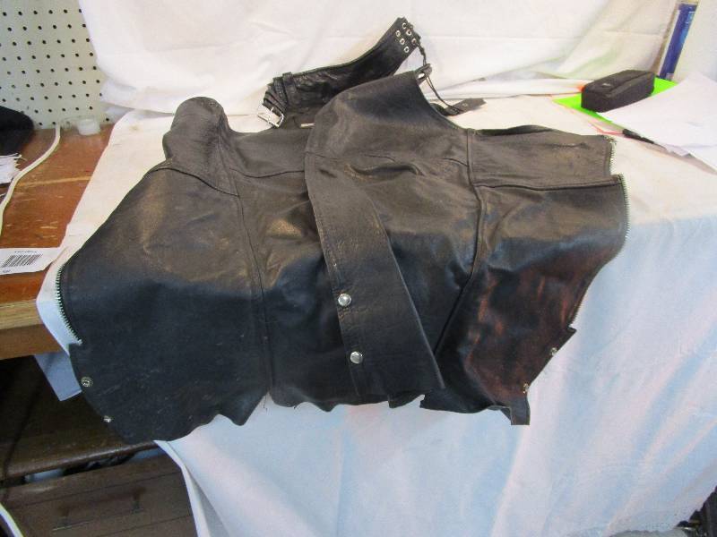 lot 59 image: Size Small Interstate Leather Chaps