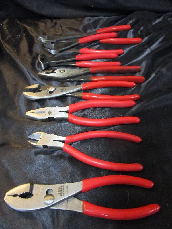 lot 92 image: Mac Pliers and Cutters set