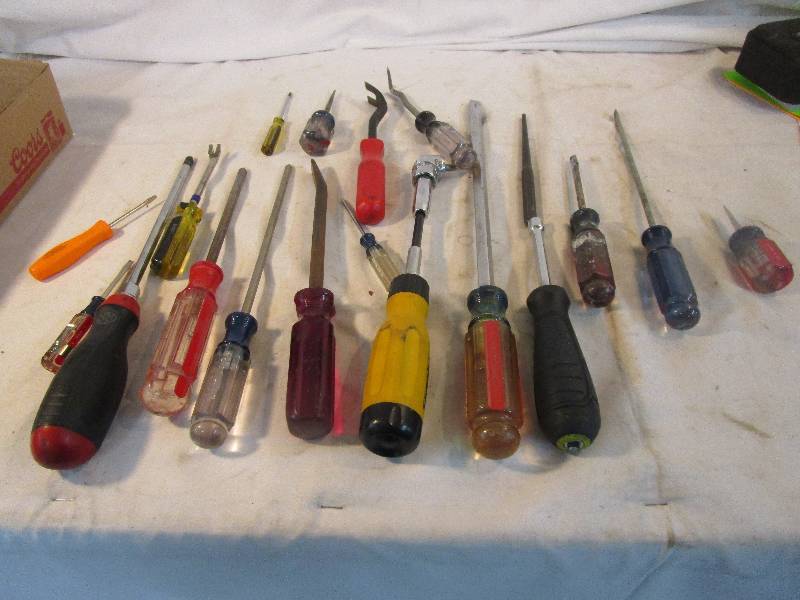 lot 93 image: screw Drivers