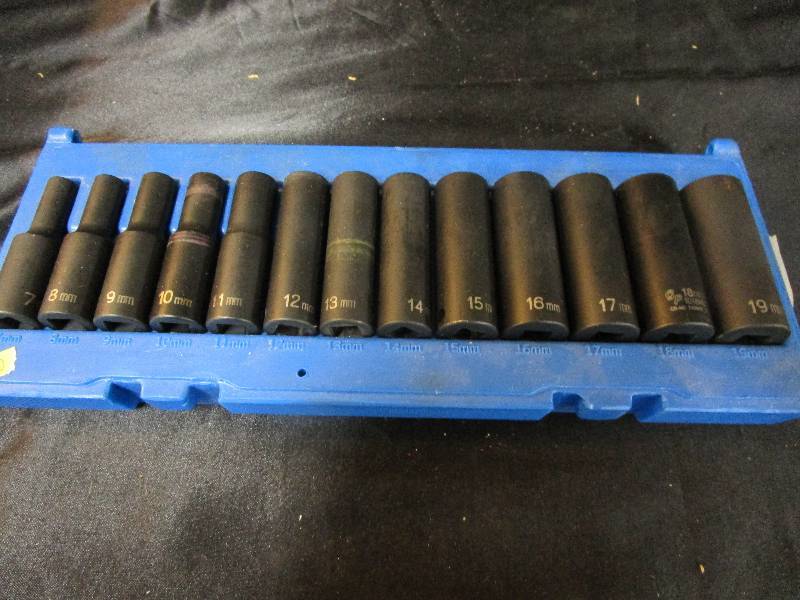 lot 102 image: Metric 38ths deep impact sockets