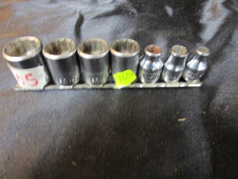 lot 105 image: SNAP-ON 38th inch sockets