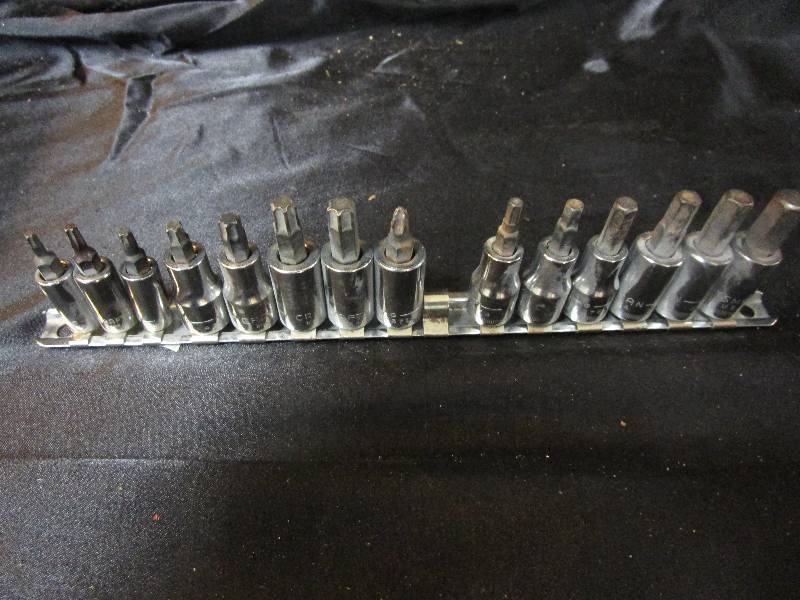 lot 107 image: Crafsman allen and star driver sockets