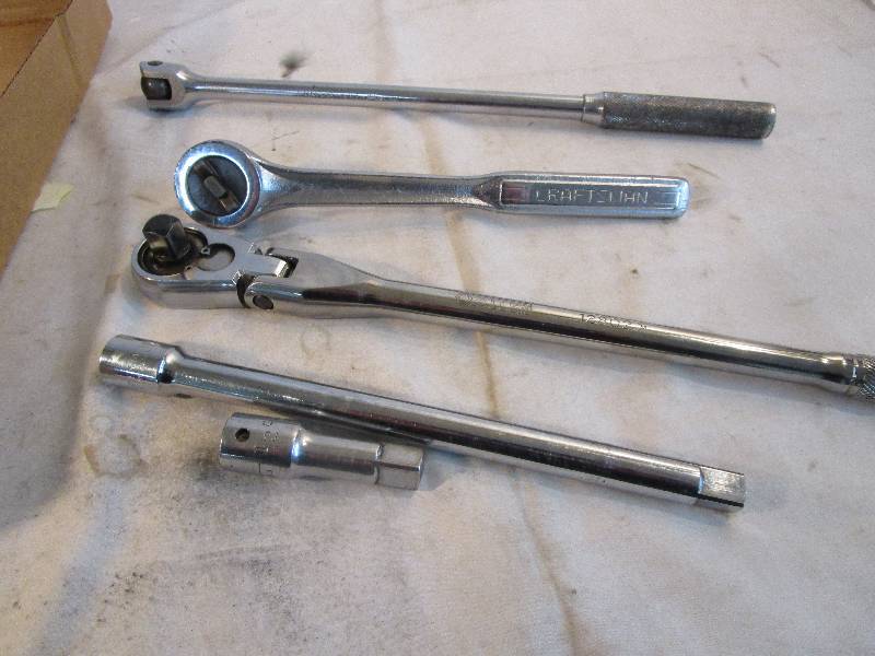 lot 118 image: 12inch ratchets and extentions