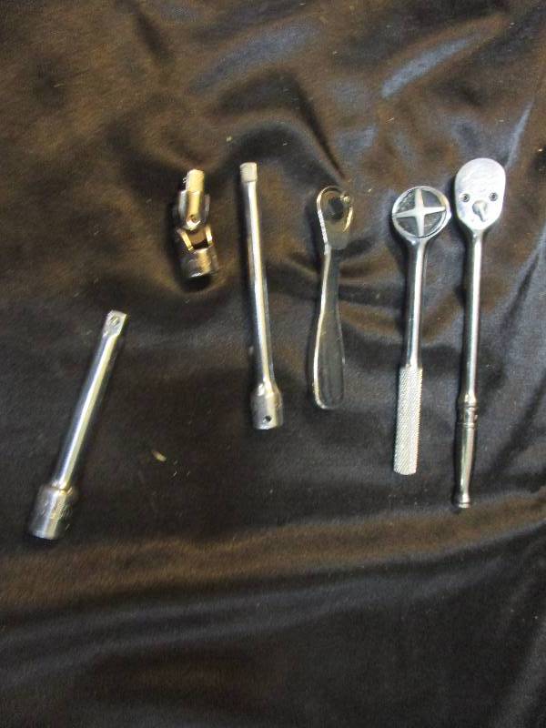 lot 128 image: SNAP -ON 14 inch Ratchets and Extentions