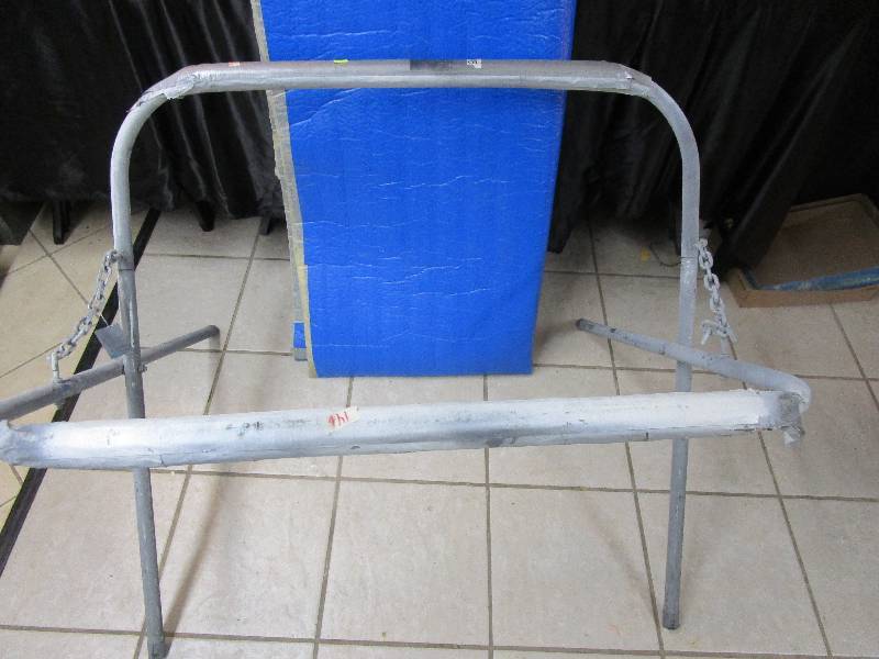 lot 146 image: Aluminum Adjustable Stand Was Used for Pinting Fenders