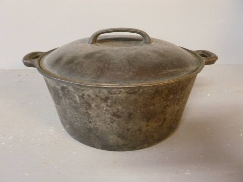 Cast Iron Dutch Oven
