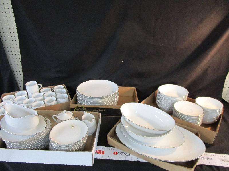 95 Piece China Set Sango China Japan Cantata #6202 for Sale in