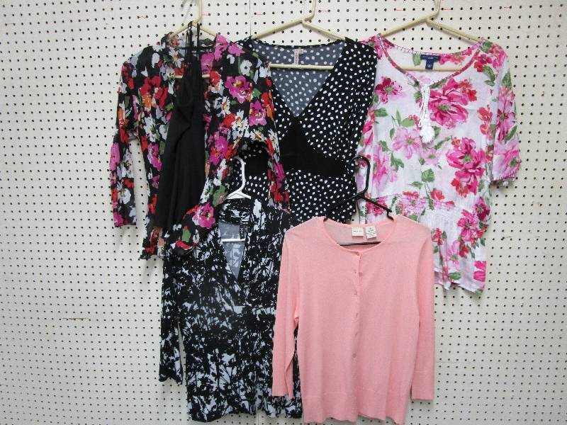 Ladies Sweaters Size Medium