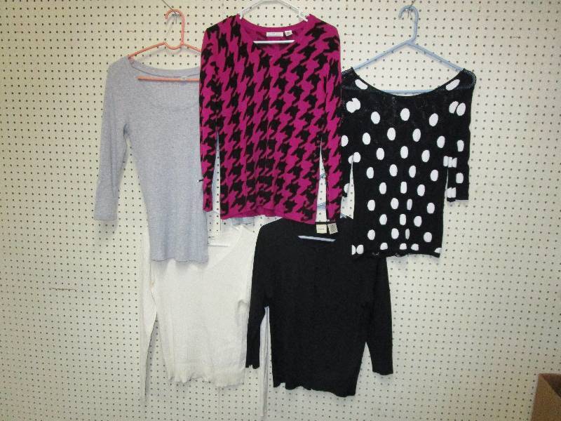 Ladies Sweaters Size Medium