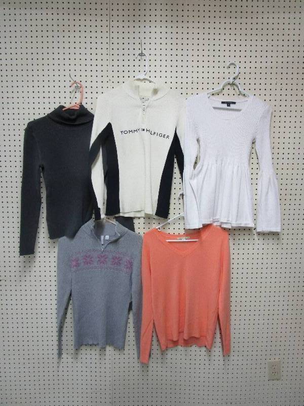 Ladies Sweaters Size Medium