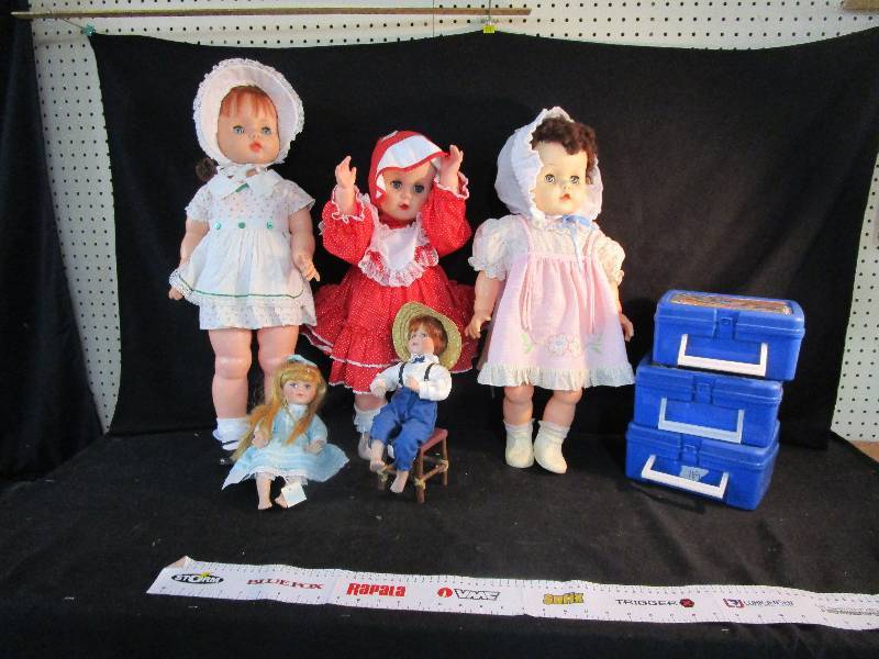 3 Hot Wheel Cases and 5 Dolls