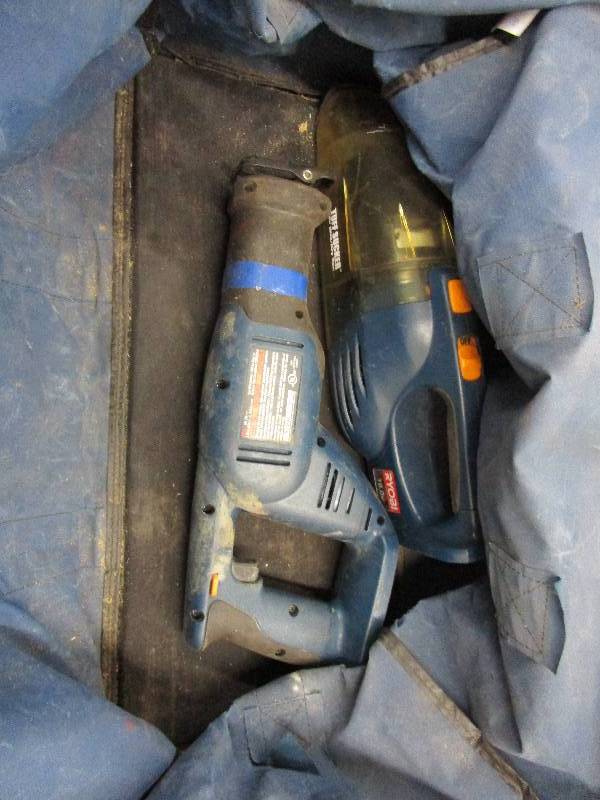 Ryobi Bag and Saw and Vacuum no Batteries