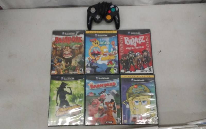 6-Nintendo Game Cube Games & Controllers