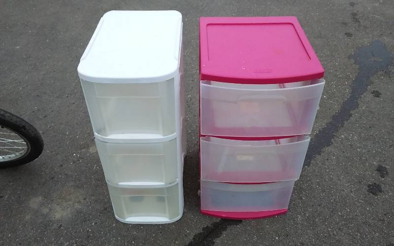lot 10 image: 2-3 Drawer Organizers