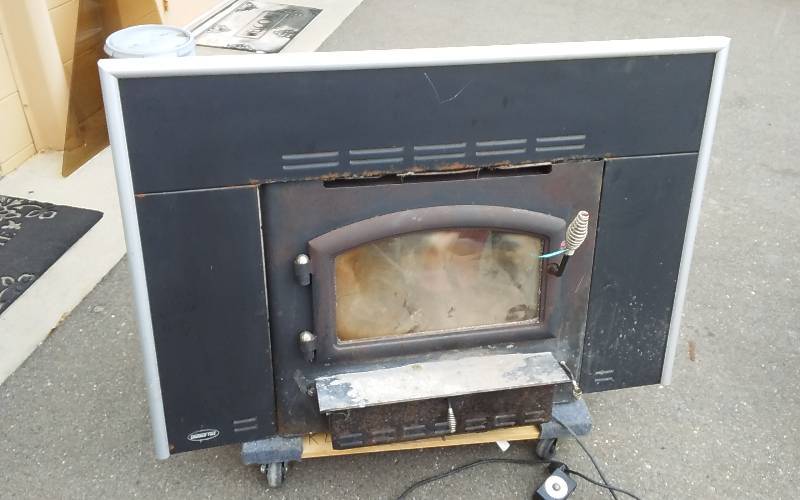lot 12 image: Fireplace Insert With Blower