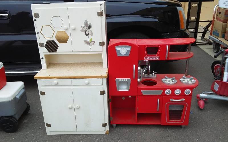 lot 14 image: Vintage Handcrafted Kiddie Kitchen Cupboard