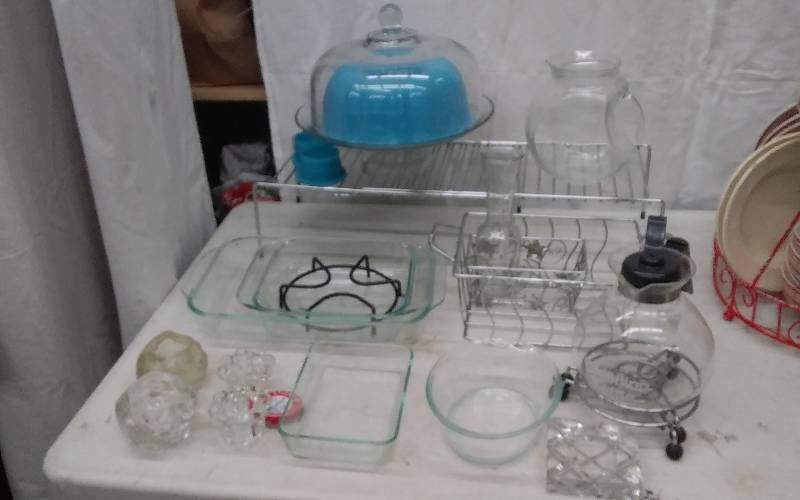 lot 20 image: Lot Of Glassware