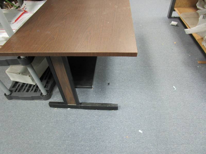 lot 30 image: Desk