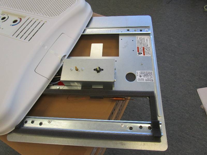 lot 100 image: (6) RV Roof Air Controls