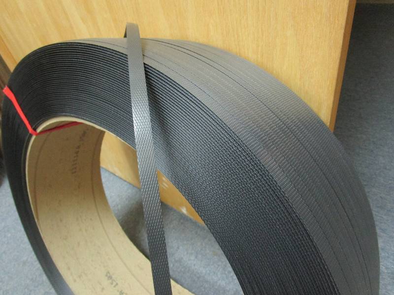 lot 127 image: Roll of Plastic Banding  Clips